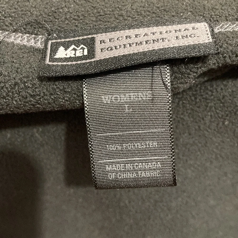 REI FLEECE ZIP, HOODED JACKET. Vented underarms, front side pockets. Size large - Picture 7 of 7